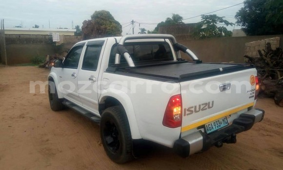 Comprar Usado Isuzu KB Branco Carro em Maputo em Maputo Comprar Usado Isuzu KB Branco Carro em Maputo em Maputo