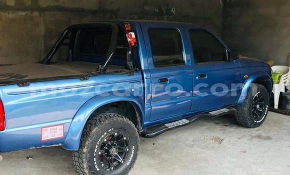 Nunua Ilio tumika Mazda 121 Bluu Gari ndani ya Maputo nchini Maputo