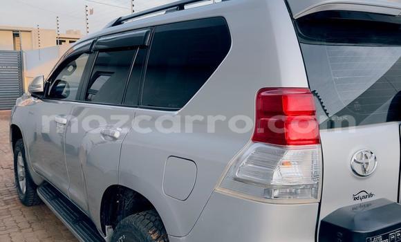 Nunua Ilio tumika Toyota Land Cruiser Prado Nyeupe Gari ndani ya Maputo nchini Maputo Nunua Ilio tumika Toyota Land Cruiser Prado Nyeupe Gari ndani ya Maputo nchini Maputo