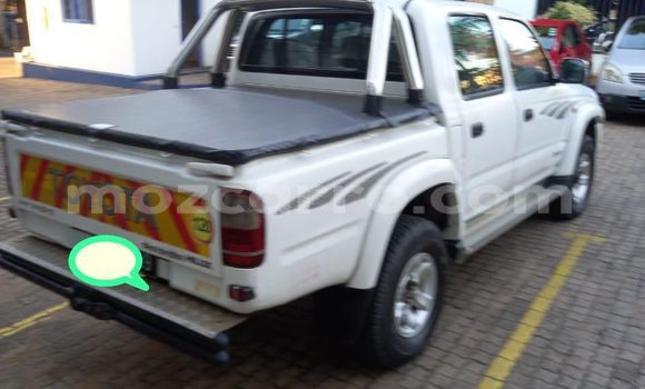 Nunua Ilio tumika Toyota Hilux Nyeupe Gari ndani ya Maputo nchini Maputo