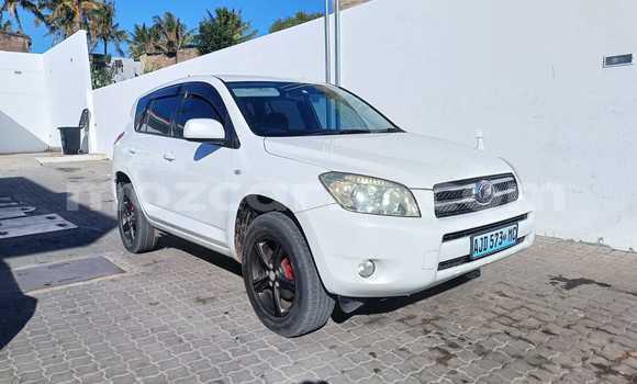 Comprar Usado Toyota RAV4 Branco Carro em Maputo em Maputo