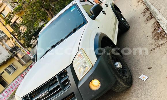 Tenga Tsaru Isuzu KB Chena Mota in Maputo in Maputo Tenga Tsaru Isuzu KB Chena Mota in Maputo in Maputo