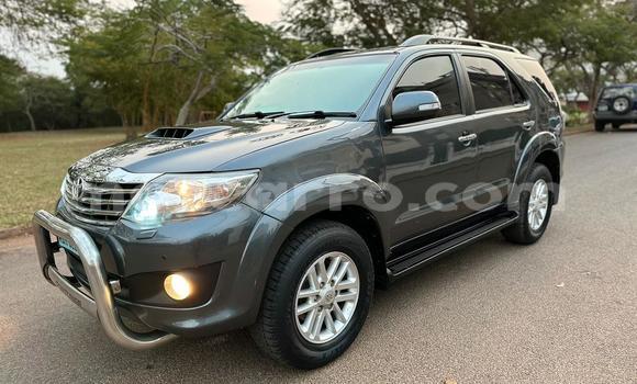 Comprar Novo Toyota Fortuner Prata Carro em Maputo em Maputo