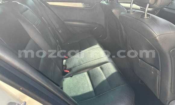 Comprar Usado Mercedes-Benz C250 coupe Branco Carro em Maputo em Maputo Comprar Usado Mercedes-Benz C250 coupe Branco Carro em Maputo em Maputo