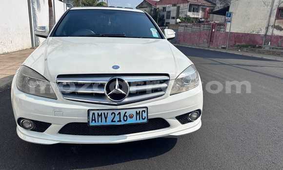 Comprar Usado Mercedes-Benz C250 coupe Branco Carro em Maputo em Maputo Comprar Usado Mercedes-Benz C250 coupe Branco Carro em Maputo em Maputo