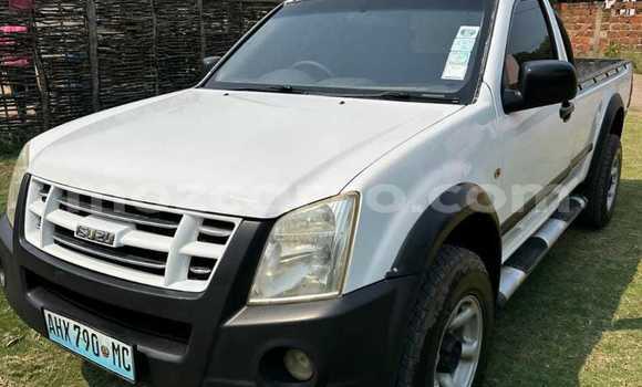 Comprar Usado Isuzu KB Branco Carro em Maputo em Maputo