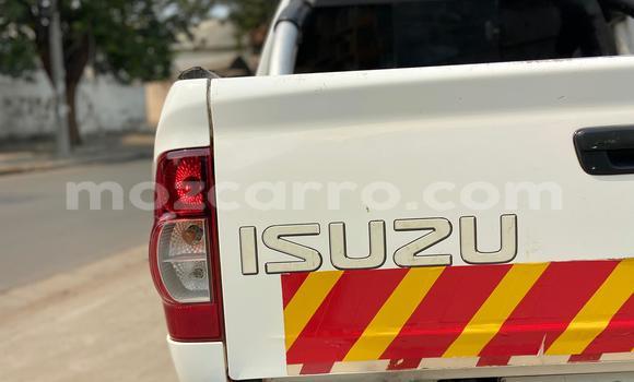 Comprar Usado Isuzu KB Branco Carro em Maputo em Maputo Comprar Usado Isuzu KB Branco Carro em Maputo em Maputo