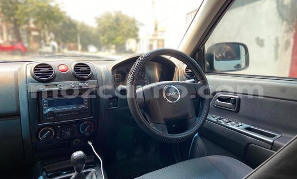 Comprar Usado Isuzu KB Branco Carro em Maputo em Maputo Comprar Usado Isuzu KB Branco Carro em Maputo em Maputo