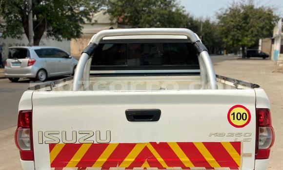 Comprar Usado Isuzu KB Branco Carro em Maputo em Maputo Comprar Usado Isuzu KB Branco Carro em Maputo em Maputo