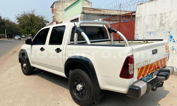 Tenga Tsaru Isuzu KB Chena Mota in Maputo in Maputo