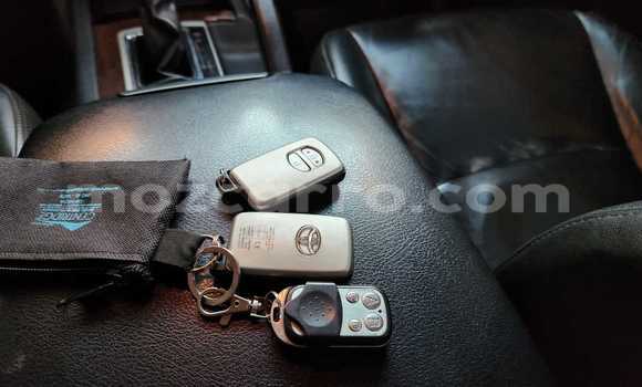 Nunua Ilio tumika Toyota Land Cruiser Prado Nyeupe Gari ndani ya Maputo nchini Maputo Nunua Ilio tumika Toyota Land Cruiser Prado Nyeupe Gari ndani ya Maputo nchini Maputo