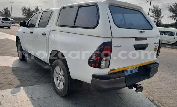 Buy Used Toyota Hiluxe Revo White Car in Maputo in Maputo Buy Used Toyota Hiluxe Revo White Car in Maputo in Maputo