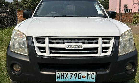 Comprar Usado Isuzu KB Branco Carro em Maputo em Maputo