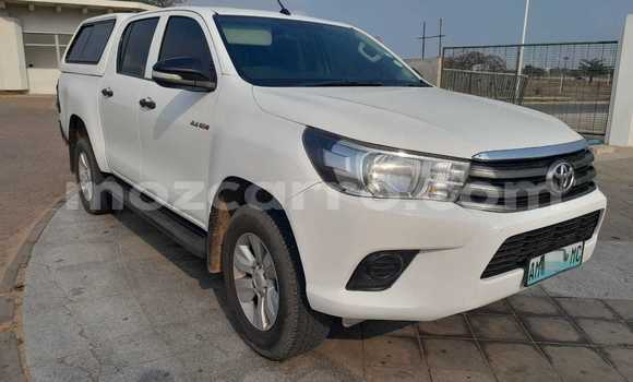Comprar Usado Toyota Hilux Branco Carro em Maputo em Maputo