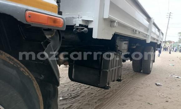 Comprar Usado Isuzu FTR 850 Branco Caminhão em Maputo em Maputo Comprar Usado Isuzu FTR 850 Branco Caminhão em Maputo em Maputo
