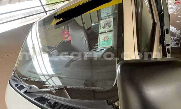 Nunua Ilio tumika Toyota Hiace Nyeupe Gari ndani ya Maputo nchini Maputo Nunua Ilio tumika Toyota Hiace Nyeupe Gari ndani ya Maputo nchini Maputo