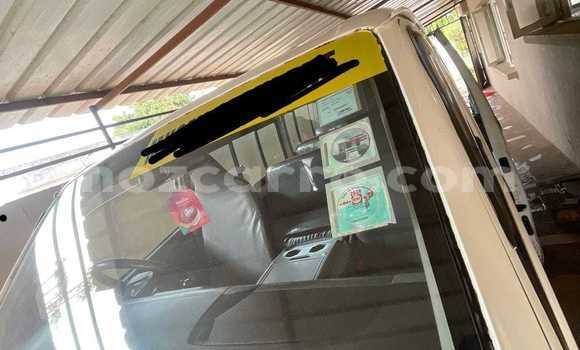 Nunua Ilio tumika Toyota Hiace Nyeupe Gari ndani ya Maputo nchini Maputo Nunua Ilio tumika Toyota Hiace Nyeupe Gari ndani ya Maputo nchini Maputo