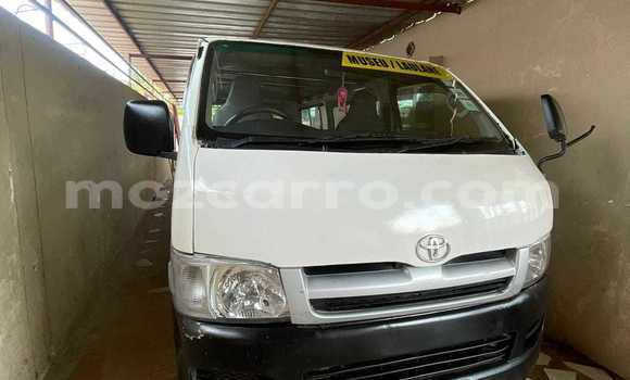 Nunua Ilio tumika Toyota Hiace Nyeupe Gari ndani ya Maputo nchini Maputo Nunua Ilio tumika Toyota Hiace Nyeupe Gari ndani ya Maputo nchini Maputo