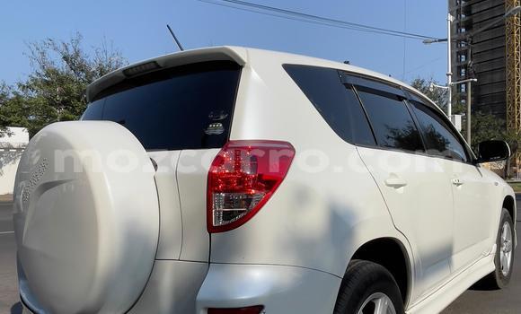 Nunua Ilio tumika Toyota RAV4 Nyeupe Gari ndani ya Maputo nchini Maputo Nunua Ilio tumika Toyota RAV4 Nyeupe Gari ndani ya Maputo nchini Maputo