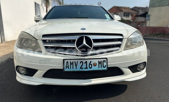 Comprar Usado Mercedes‒Benz KOMPRESSOR Branco Carro em Maputo em Maputo Comprar Usado Mercedes‒Benz KOMPRESSOR Branco Carro em Maputo em Maputo