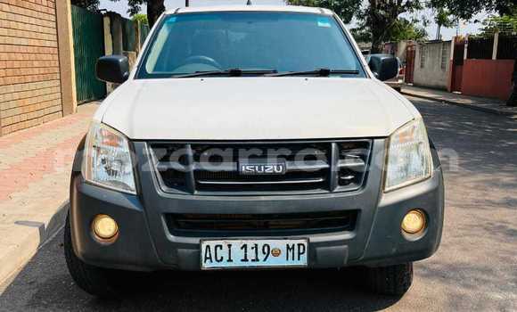 Comprar Usado Isuzu KB Branco Carro em Maputo em Maputo