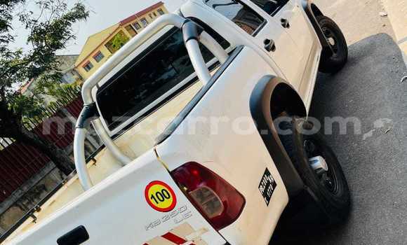 Nunua Ilio tumika Isuzu KB Nyeupe Gari ndani ya Maputo nchini Maputo Nunua Ilio tumika Isuzu KB Nyeupe Gari ndani ya Maputo nchini Maputo