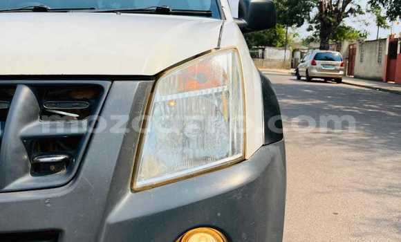 Nunua Ilio tumika Isuzu KB Nyeupe Gari ndani ya Maputo nchini Maputo Nunua Ilio tumika Isuzu KB Nyeupe Gari ndani ya Maputo nchini Maputo