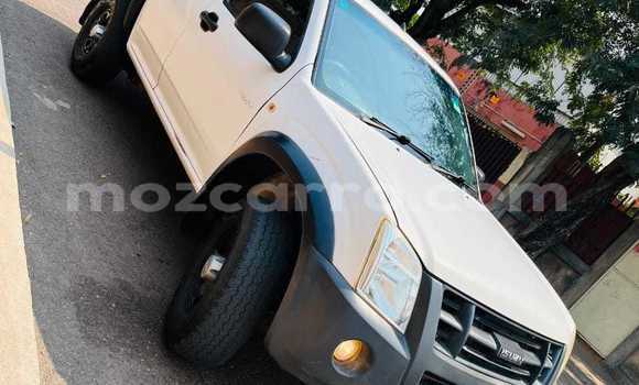 Nunua Ilio tumika Isuzu KB Nyeupe Gari ndani ya Maputo nchini Maputo Nunua Ilio tumika Isuzu KB Nyeupe Gari ndani ya Maputo nchini Maputo