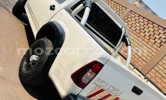 Nunua Ilio tumika Isuzu KB Nyeupe Gari ndani ya Maputo nchini Maputo Nunua Ilio tumika Isuzu KB Nyeupe Gari ndani ya Maputo nchini Maputo
