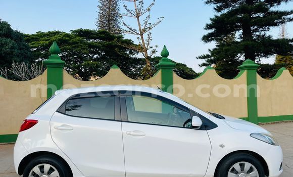 Nunua Ilio tumika Mazda Demio Nyeupe Gari ndani ya Maputo nchini Maputo Nunua Ilio tumika Mazda Demio Nyeupe Gari ndani ya Maputo nchini Maputo