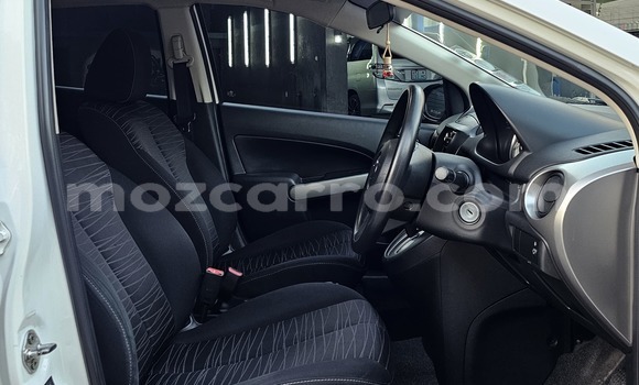 Nunua Ilio tumika Mazda Demio Nyeupe Gari ndani ya Maputo nchini Maputo Nunua Ilio tumika Mazda Demio Nyeupe Gari ndani ya Maputo nchini Maputo