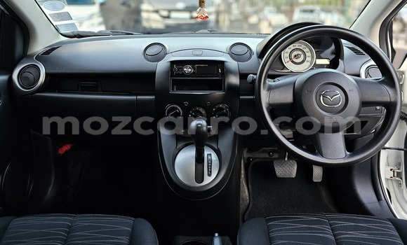 Nunua Ilio tumika Mazda Demio Nyeupe Gari ndani ya Maputo nchini Maputo Nunua Ilio tumika Mazda Demio Nyeupe Gari ndani ya Maputo nchini Maputo