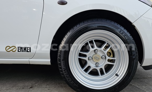 Nunua Ilio tumika Mazda Demio Nyeupe Gari ndani ya Maputo nchini Maputo Nunua Ilio tumika Mazda Demio Nyeupe Gari ndani ya Maputo nchini Maputo