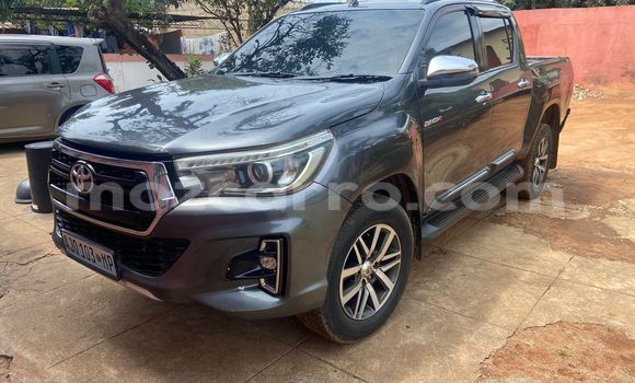 Comprar Usado Toyota Hilux Prata Carro em Maputo em Maputo