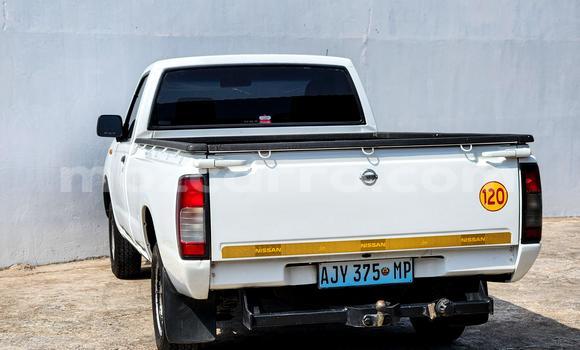 Nunua Ilio tumika Nissan Hardbody Nyeupe Gari ndani ya Maputo nchini Maputo Nunua Ilio tumika Nissan Hardbody Nyeupe Gari ndani ya Maputo nchini Maputo