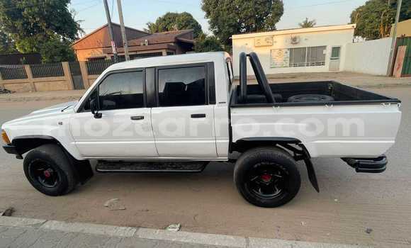Tenga Tsaru Toyota Hilux Chena Mota in Maputo in Maputo