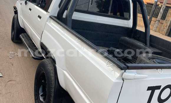 Nunua Ilio tumika Toyota Hilux Nyeupe Gari ndani ya Maputo nchini Maputo Nunua Ilio tumika Toyota Hilux Nyeupe Gari ndani ya Maputo nchini Maputo