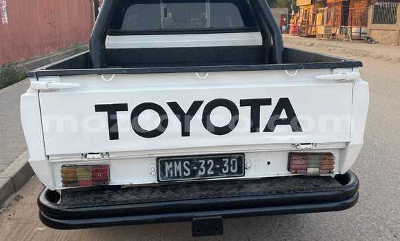 Nunua Ilio tumika Toyota Hilux Nyeupe Gari ndani ya Maputo nchini Maputo Nunua Ilio tumika Toyota Hilux Nyeupe Gari ndani ya Maputo nchini Maputo