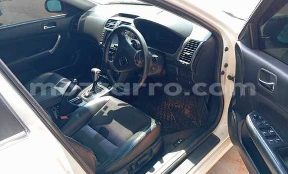 Nunua Ilio tumika Honda Accord Nyeupe Gari ndani ya Maputo nchini Maputo Nunua Ilio tumika Honda Accord Nyeupe Gari ndani ya Maputo nchini Maputo