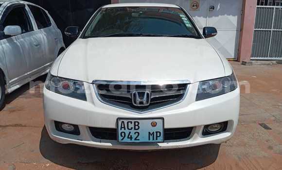 Nunua Ilio tumika Honda Accord Nyeupe Gari ndani ya Maputo nchini Maputo Nunua Ilio tumika Honda Accord Nyeupe Gari ndani ya Maputo nchini Maputo