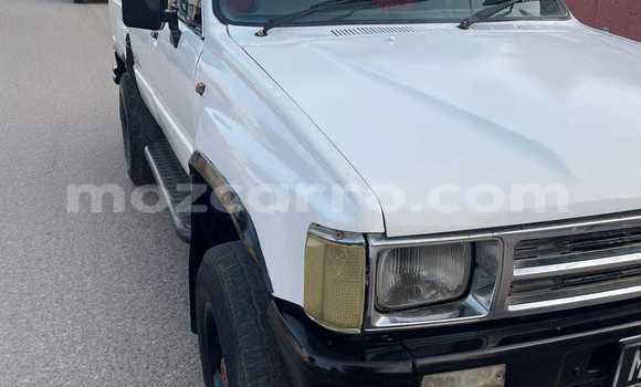Nunua Ilio tumika Toyota Hilux Nyeupe Gari ndani ya Maputo nchini Maputo Nunua Ilio tumika Toyota Hilux Nyeupe Gari ndani ya Maputo nchini Maputo