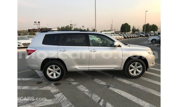 Tenga Imported Toyota Highlander Zvimwe Mota in Import - Dubai in Cabo Delgado Tenga Imported Toyota Highlander Zvimwe Mota in Import - Dubai in Cabo Delgado