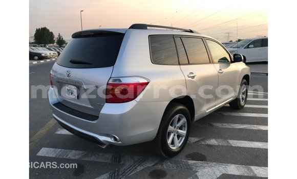 Tenga Imported Toyota Highlander Zvimwe Mota in Import - Dubai in Cabo Delgado Tenga Imported Toyota Highlander Zvimwe Mota in Import - Dubai in Cabo Delgado