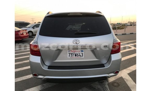 Tenga Imported Toyota Highlander Zvimwe Mota in Import - Dubai in Cabo Delgado Tenga Imported Toyota Highlander Zvimwe Mota in Import - Dubai in Cabo Delgado
