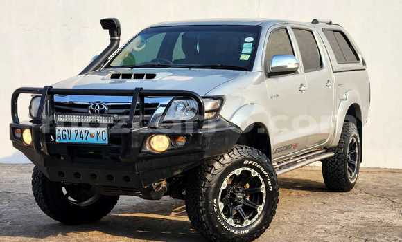 Nunua Ilio tumika Toyota Hilux Fedha Gari ndani ya Maputo nchini Maputo Nunua Ilio tumika Toyota Hilux Fedha Gari ndani ya Maputo nchini Maputo