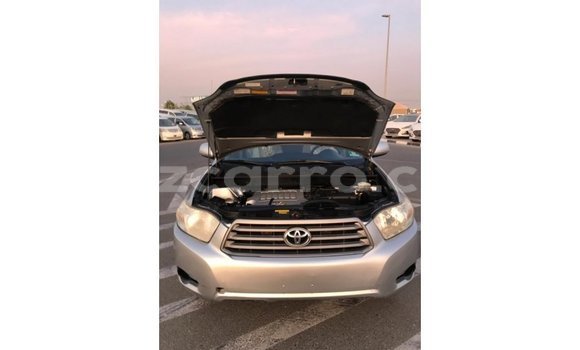 Tenga Imported Toyota Highlander Zvimwe Mota in Import - Dubai in Cabo Delgado Tenga Imported Toyota Highlander Zvimwe Mota in Import - Dubai in Cabo Delgado
