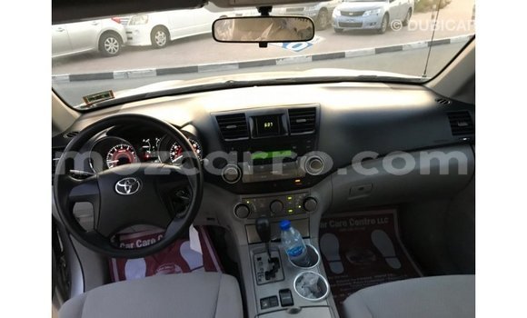 Tenga Imported Toyota Highlander Zvimwe Mota in Import - Dubai in Cabo Delgado Tenga Imported Toyota Highlander Zvimwe Mota in Import - Dubai in Cabo Delgado