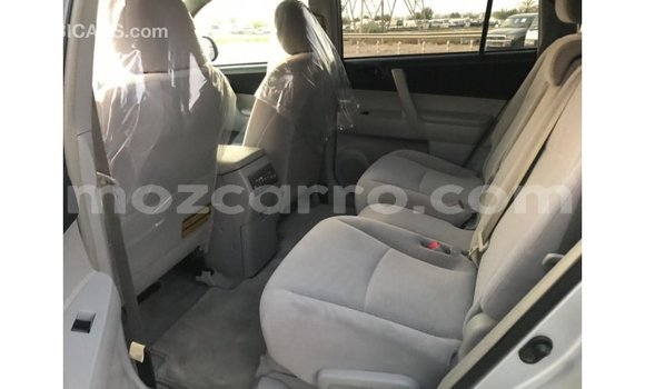 Tenga Imported Toyota Highlander Zvimwe Mota in Import - Dubai in Cabo Delgado Tenga Imported Toyota Highlander Zvimwe Mota in Import - Dubai in Cabo Delgado