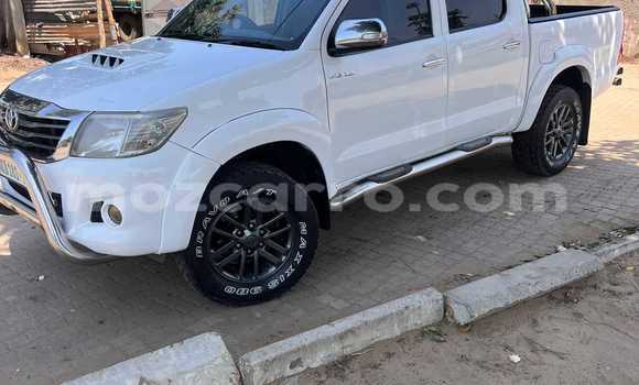 Buy Used Toyota Hilux White Car in Maputo in Maputo