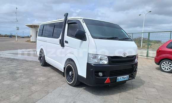Comprar Usado Toyota Hiace Branco Carro em Maputo em Maputo